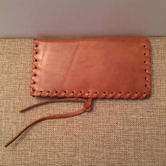 Host Pick! TAVROS Ladies Wallet - Picture 2 of 6